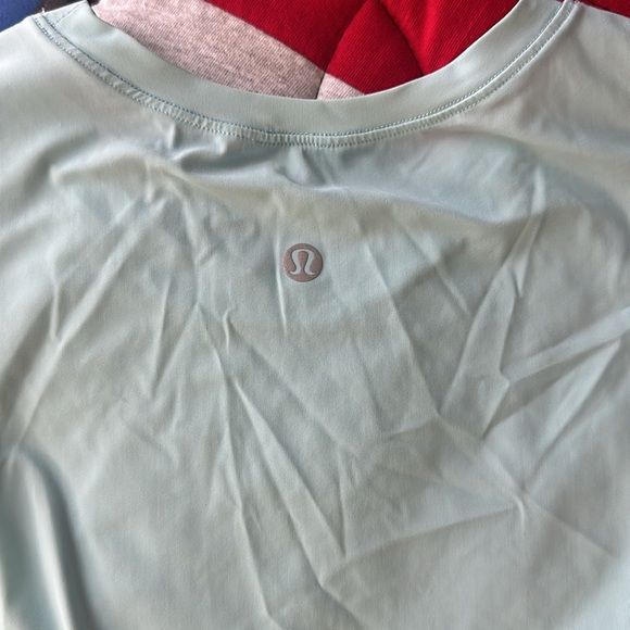 Lululemon High Neck Split Hem Run Tank in Icing Blue Sz 2! - Picture 9 of 9